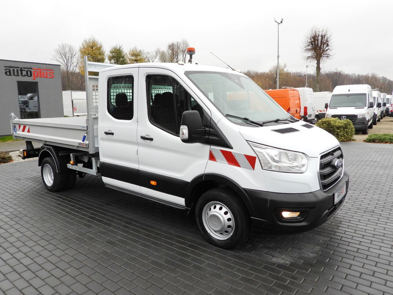 FORD TRANSIT TIPPER DOUBLE CABIN DOKA 6 SEATS CRUISE CONTROL LED LIGHTS TWIN WHEELS AIR CONDITIONING 170HP - Furgão basculante: foto 4 FORD TRANSIT TIPPER DOUBLE CABIN DOKA 6 SEATS CRUISE CONTROL LED LIGHTS TWIN WHEELS AIR CONDITIONING 170HP - Furgão basculante: foto 4