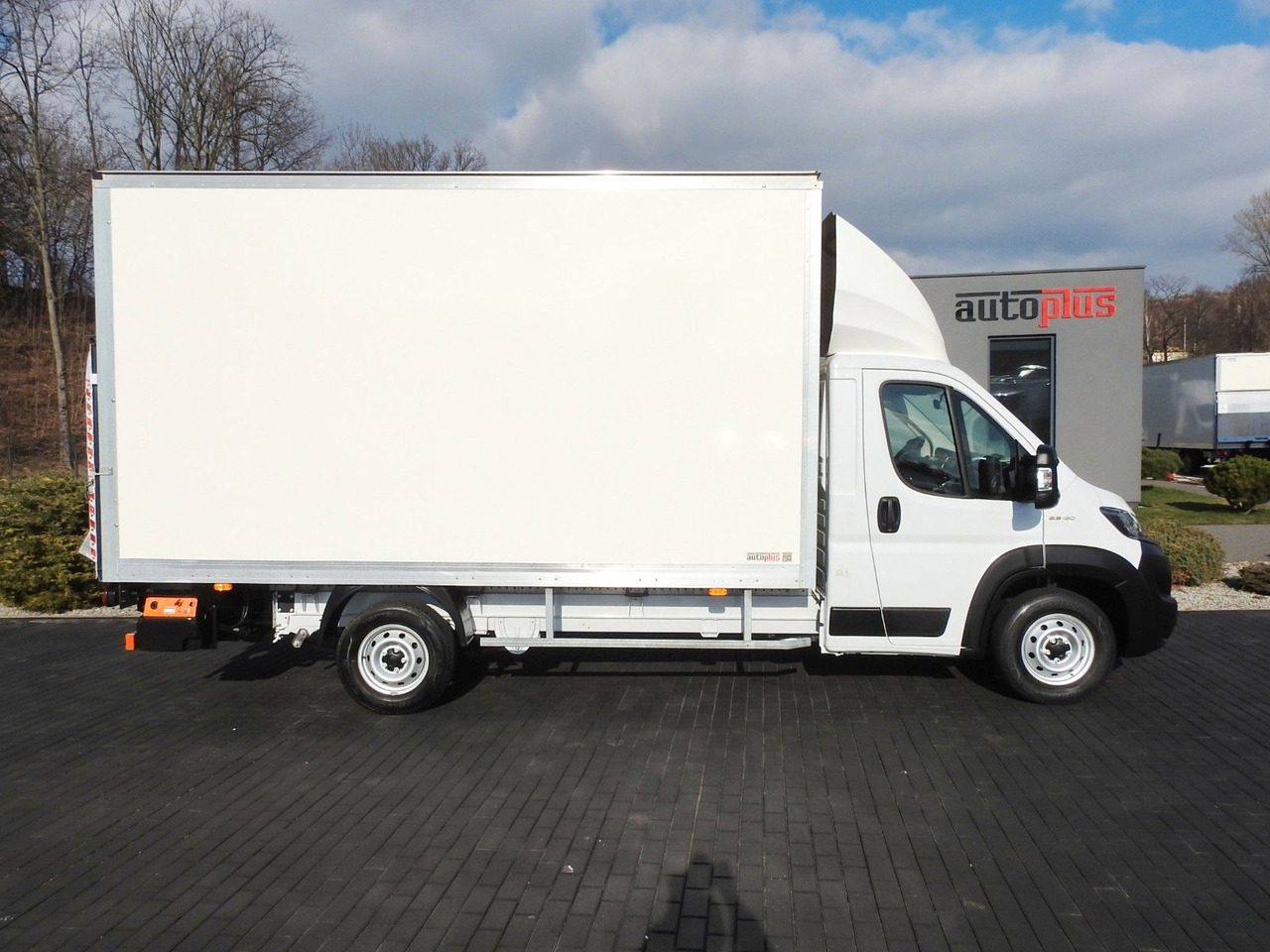Locação de  Fiat DUCATO  KOFFER AUFZUG 8 PALETTEN TEMPOMAT NAVI Fiat DUCATO  KOFFER AUFZUG 8 PALETTEN TEMPOMAT NAVI: foto 7