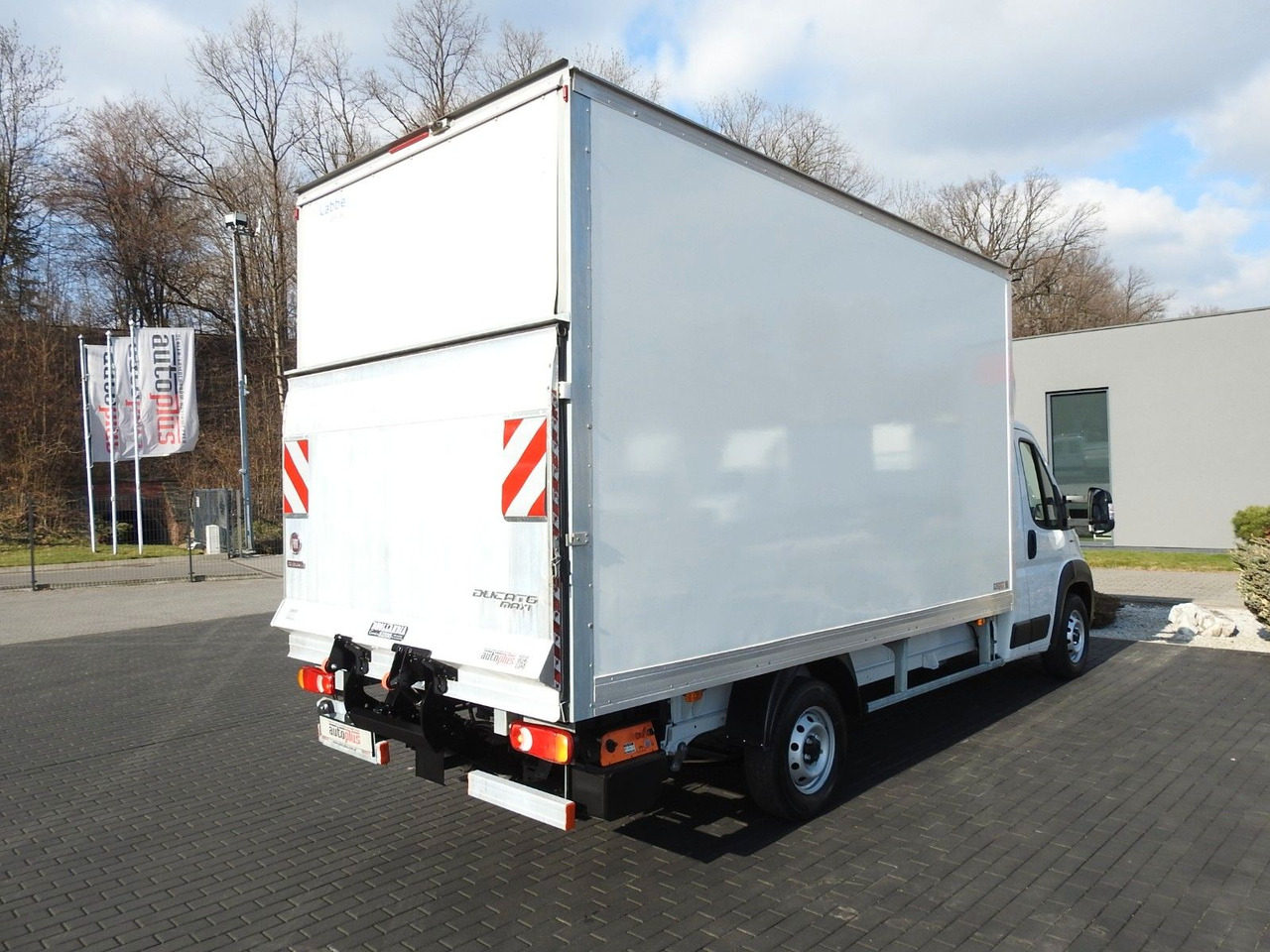 Locação de  Fiat DUCATO  KOFFER AUFZUG 8 PALETTEN TEMPOMAT NAVI Fiat DUCATO  KOFFER AUFZUG 8 PALETTEN TEMPOMAT NAVI: foto 13