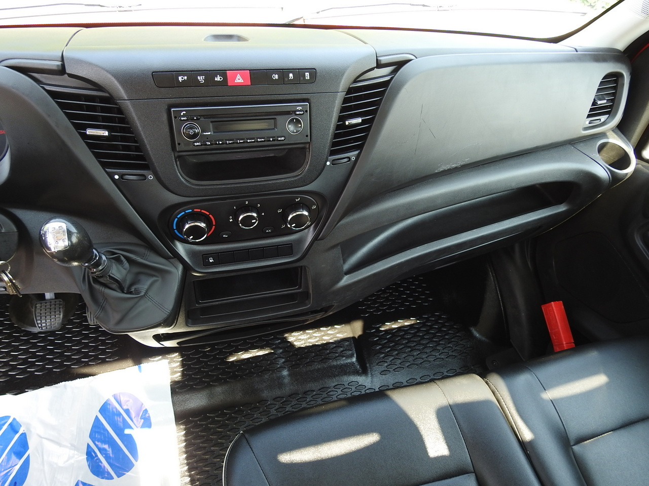 Furgão basculante IVECO DAILY 35C13 TIPPER CRUISE CONTROL AIR CONDITIONING TWIN WHEELS  130HP: foto 34