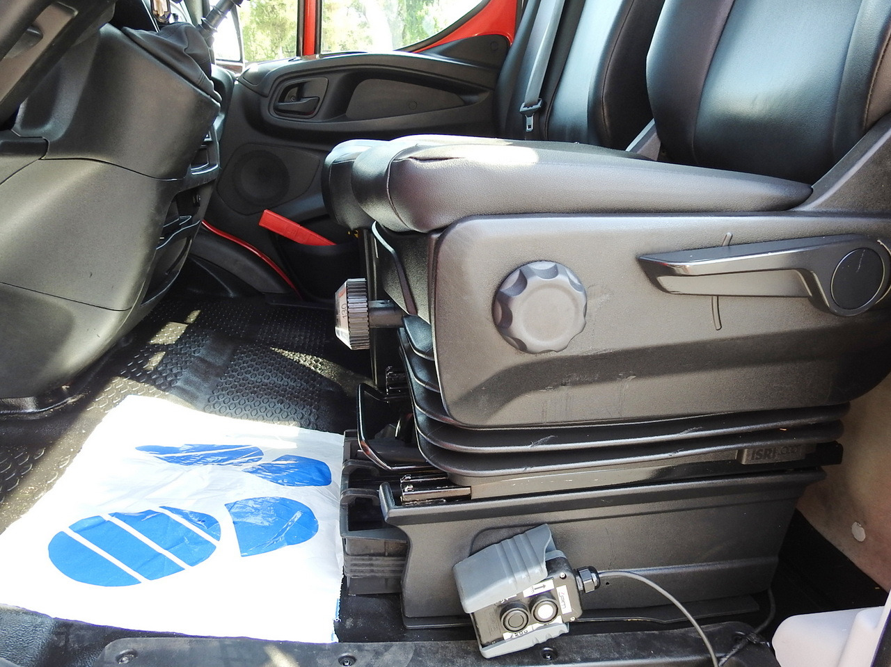 Furgão basculante IVECO DAILY 35C13 TIPPER CRUISE CONTROL AIR CONDITIONING TWIN WHEELS  130HP: foto 28