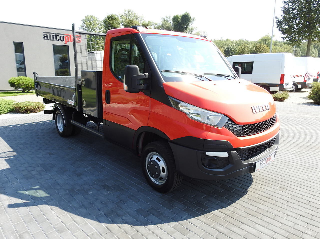 IVECO DAILY 35C13 TIPPER CRUISE CONTROL AIR CONDITIONING TWIN WHEELS 130HP - Furgão basculante: foto 4 IVECO DAILY 35C13 TIPPER CRUISE CONTROL AIR CONDITIONING TWIN WHEELS 130HP - Furgão basculante: foto 4
