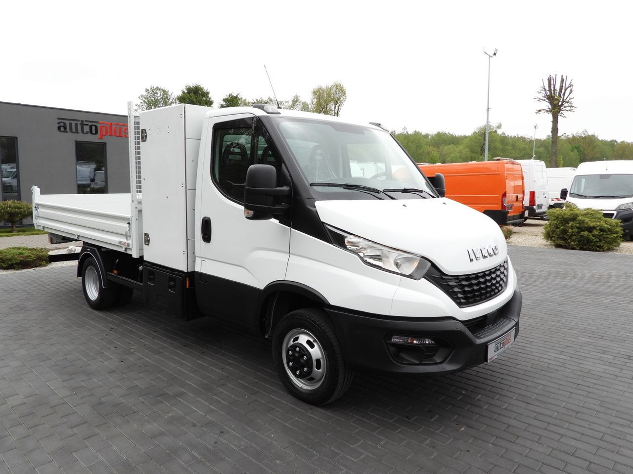 IVECO DAILY 35C14 TIPPER CRUISE CONTROL TWIN WHEELS 140HP - Furgão basculante: foto 4 IVECO DAILY 35C14 TIPPER CRUISE CONTROL TWIN WHEELS 140HP - Furgão basculante: foto 4