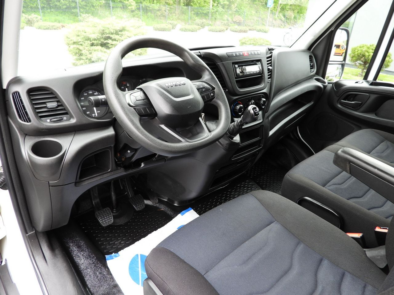 IVECO DAILY 35C14 TIPPER CRUISE CONTROL TWIN WHEELS 140HP - Furgão basculante: foto 2 IVECO DAILY 35C14 TIPPER CRUISE CONTROL TWIN WHEELS 140HP - Furgão basculante: foto 2