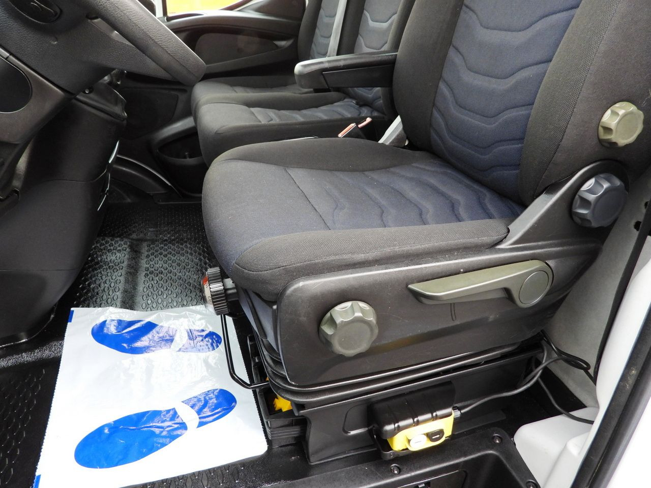 Furgão basculante IVECO DAILY 35C14 TIPPER CRUISE CONTROL TWIN WHEELS AIR CONDITIONING  140HP: foto 25