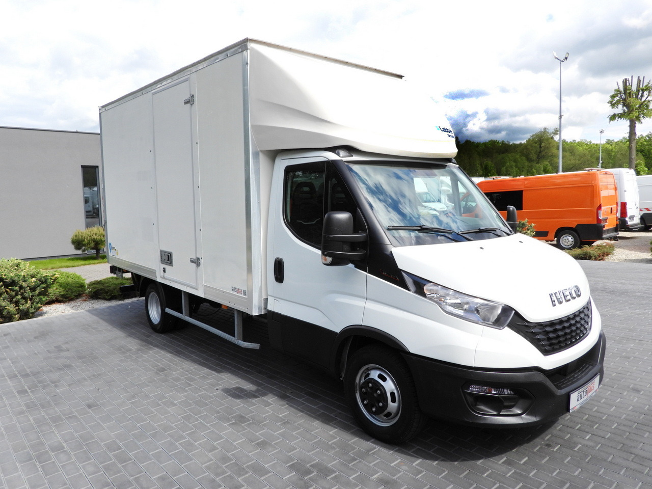 IVECO DAILY 35C16 BOX LIFT 8 PALLETS CRUISE CONTROL TWIN WHEELS AIR CONDITIONING 160HP - Carrinha de contentor: foto 4 IVECO DAILY 35C16 BOX LIFT 8 PALLETS CRUISE CONTROL TWIN WHEELS AIR CONDITIONING 160HP - Carrinha de contentor: foto 4
