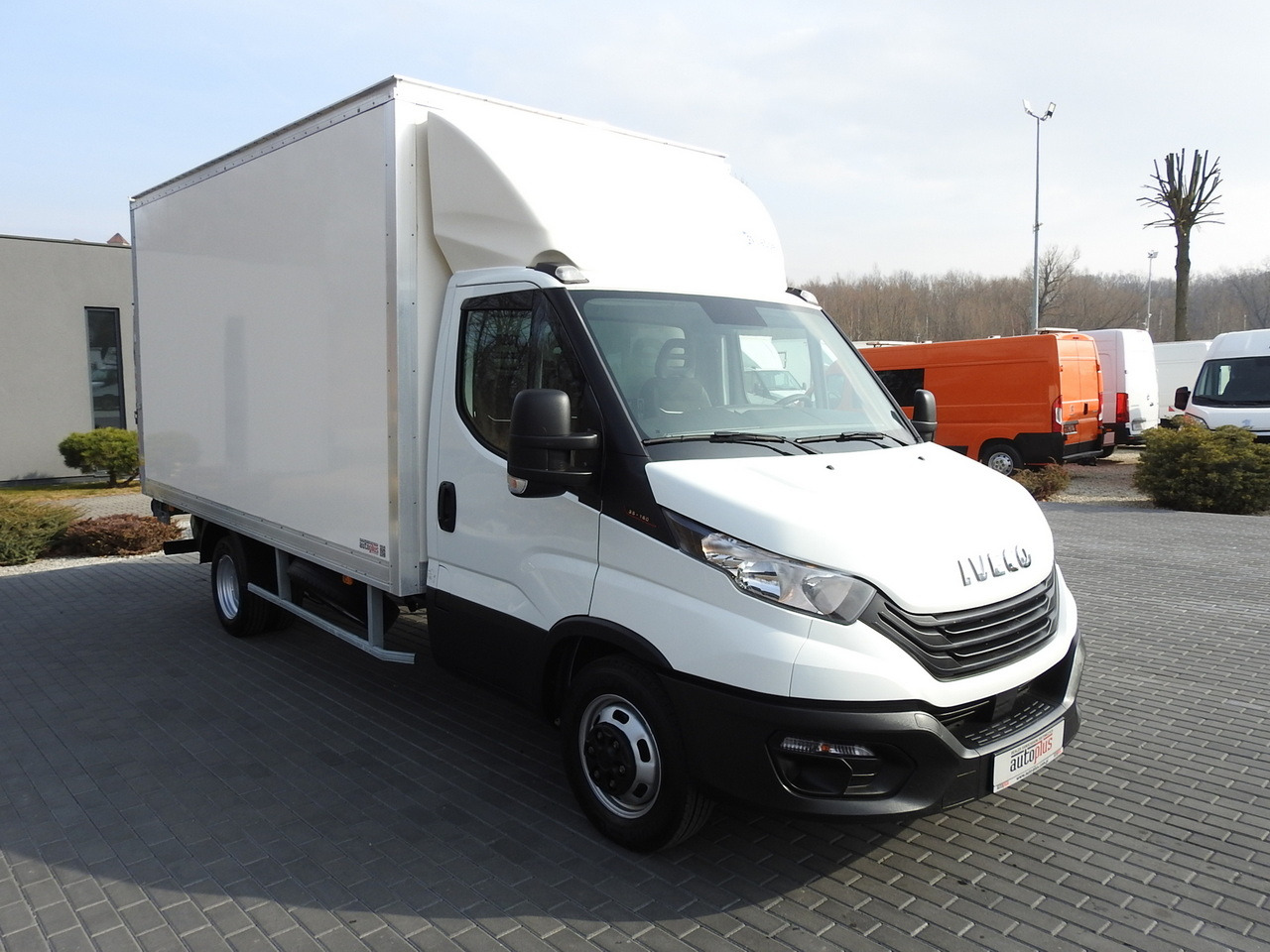 IVECO DAILY 35C16 BOX LIFT 8 PALLETS CRUISE CONTROL TWIN WHEELS AIR CONDITIONING  160HP - Carrinha frigorífica: foto 4 IVECO DAILY 35C16 BOX LIFT 8 PALLETS CRUISE CONTROL TWIN WHEELS AIR CONDITIONING  160HP - Carrinha frigorífica: foto 4