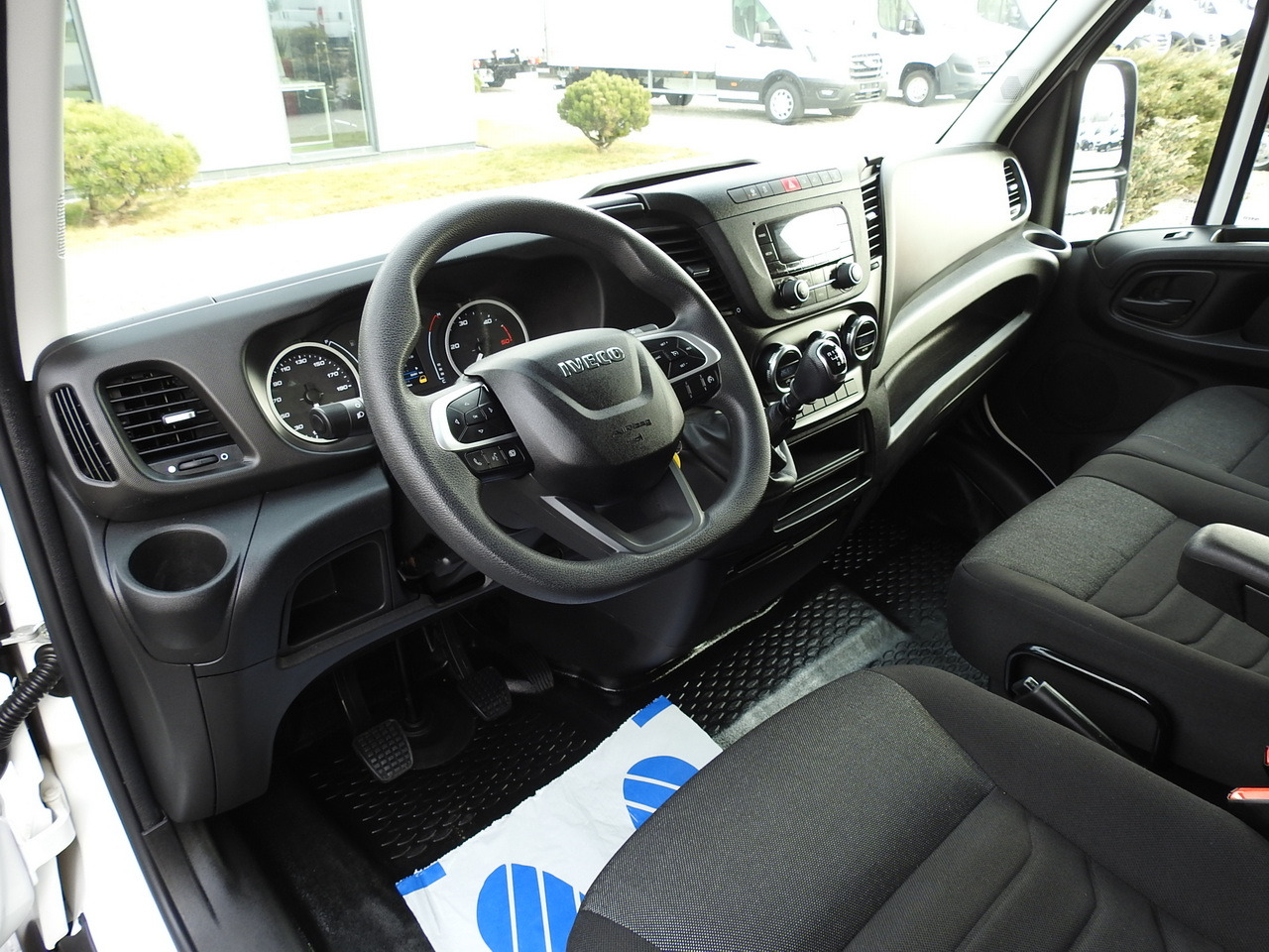 IVECO DAILY 35C16 BOX LIFT 8 PALLETS CRUISE CONTROL TWIN WHEELS AIR CONDITIONING  160HP - Carrinha frigorífica: foto 2 IVECO DAILY 35C16 BOX LIFT 8 PALLETS CRUISE CONTROL TWIN WHEELS AIR CONDITIONING  160HP - Carrinha frigorífica: foto 2