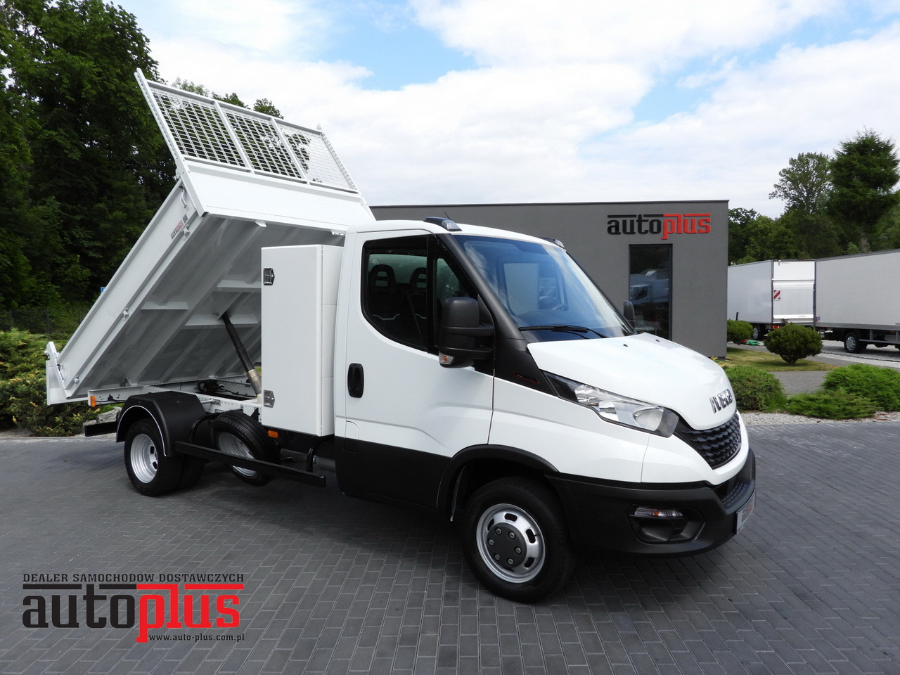 IVECO DAILY 35C16 TIPPER CRUISE CONTROL TWIN WHEELS AIR CONDITIONING 160HP - Furgão basculante: foto 1 IVECO DAILY 35C16 TIPPER CRUISE CONTROL TWIN WHEELS AIR CONDITIONING 160HP - Furgão basculante: foto 1