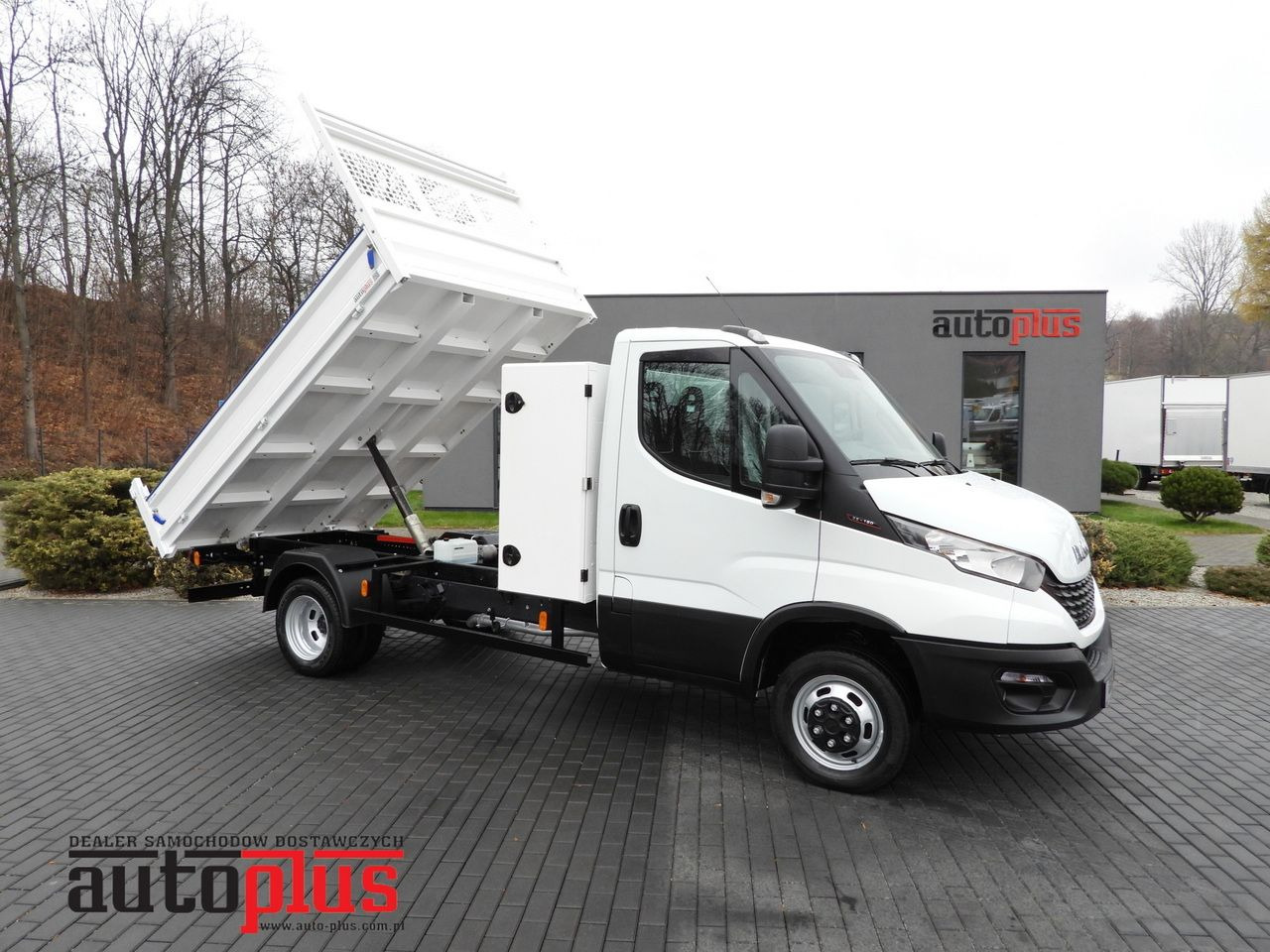 IVECO DAILY 35C16 TIPPER CRUISE CONTROL TWIN WHEELS AIR CONDITIONING 160HP - Furgão basculante: foto 1 IVECO DAILY 35C16 TIPPER CRUISE CONTROL TWIN WHEELS AIR CONDITIONING 160HP - Furgão basculante: foto 1