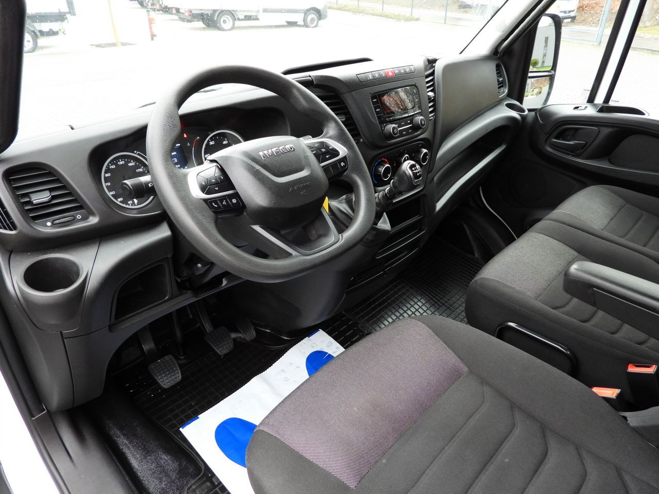 IVECO DAILY 35C16 TIPPER CRUISE CONTROL TWIN WHEELS AIR CONDITIONING 160HP - Furgão basculante: foto 2 IVECO DAILY 35C16 TIPPER CRUISE CONTROL TWIN WHEELS AIR CONDITIONING 160HP - Furgão basculante: foto 2