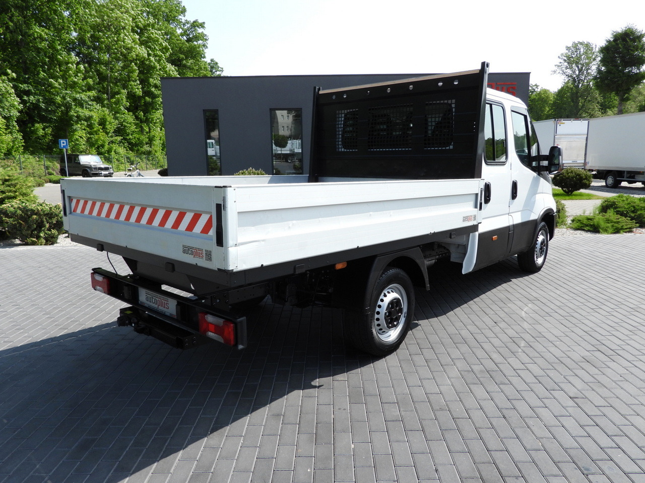 IVECO DAILY 35S12 STAKE BODY DOUBLE CABIN DOKA 7 SEATS AIR CONDITIONING 120HP - Furgão caixa aberta: foto 3 IVECO DAILY 35S12 STAKE BODY DOUBLE CABIN DOKA 7 SEATS AIR CONDITIONING 120HP - Furgão caixa aberta: foto 3
