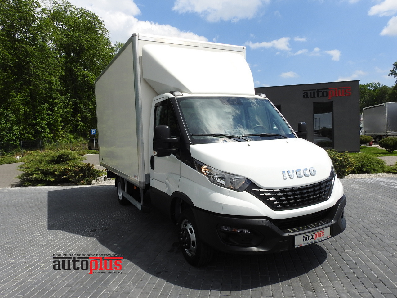 IVECO DAILY 35S14 8 PALLETS CRUISE CONTROL TWIN WHEELS AIR CONDITIONING 140HP - Carrinha de contentor: foto 1 IVECO DAILY 35S14 8 PALLETS CRUISE CONTROL TWIN WHEELS AIR CONDITIONING 140HP - Carrinha de contentor: foto 1