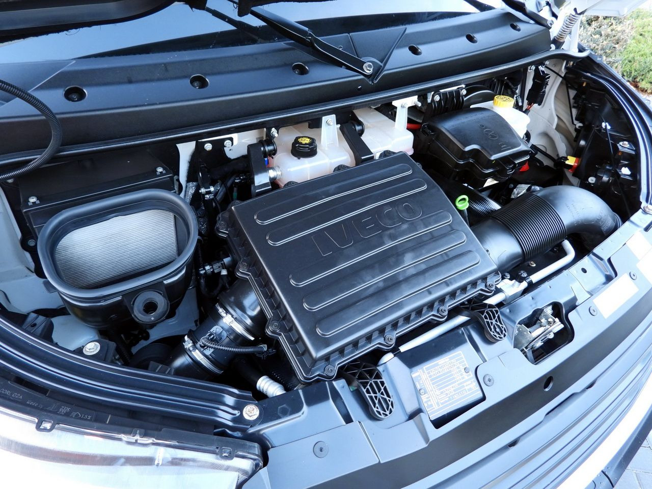 Carrinha frigorífica IVECO DAILY 35S14 REFRIGERATOR VAN 0*C POWER SUPPLY 230V NAVIGATION AUTOMATIC TRANSMISSION  AIR CONDITIONING  140HP: foto 35