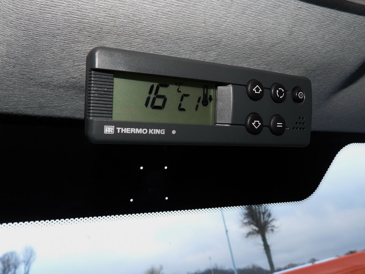 Carrinha frigorífica IVECO DAILY 35S14 REFRIGERATOR VAN 0*C POWER SUPPLY 230V NAVIGATION AUTOMATIC TRANSMISSION  AIR CONDITIONING  140HP: foto 48