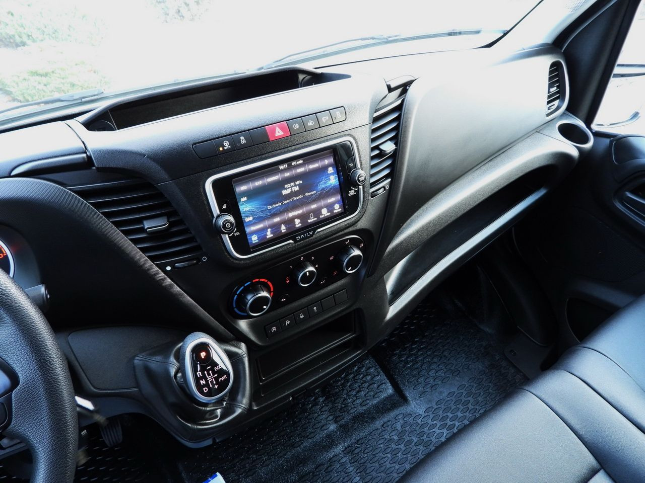 Carrinha frigorífica IVECO DAILY 35S14 REFRIGERATOR VAN 0*C POWER SUPPLY 230V NAVIGATION AUTOMATIC TRANSMISSION  AIR CONDITIONING  140HP: foto 40