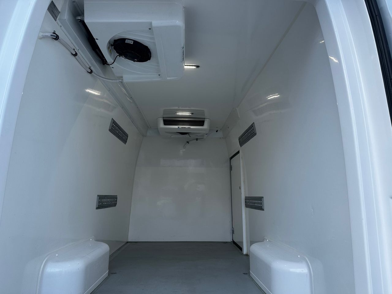 Carrinha frigorífica IVECO DAILY 35S14 REFRIGERATOR VAN 0*C POWER SUPPLY 230V NAVIGATION AUTOMATIC TRANSMISSION  AIR CONDITIONING  140HP: foto 13