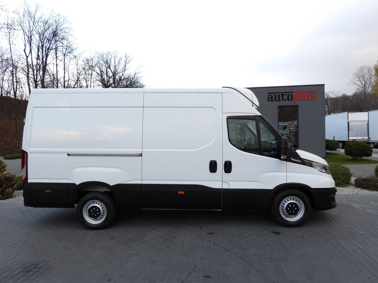 Carrinha frigorífica IVECO DAILY 35S14 REFRIGERATOR VAN 0*C POWER SUPPLY 230V NAVIGATION AUTOMATIC TRANSMISSION  AIR CONDITIONING  140HP: foto 7