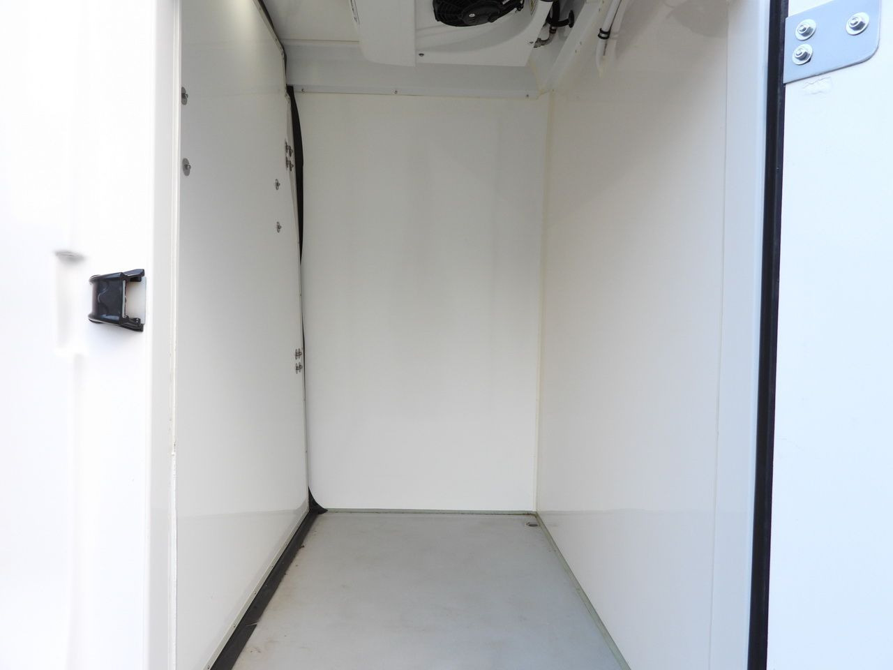 Carrinha frigorífica IVECO DAILY 35S14 REFRIGERATOR VAN 0*C POWER SUPPLY 230V NAVIGATION AUTOMATIC TRANSMISSION  AIR CONDITIONING  140HP: foto 23