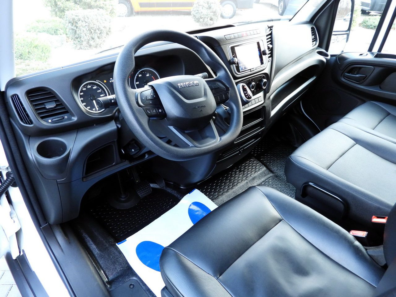 Carrinha frigorífica IVECO DAILY 35S14 REFRIGERATOR VAN 0*C POWER SUPPLY 230V NAVIGATION AUTOMATIC TRANSMISSION  AIR CONDITIONING  140HP: foto 37