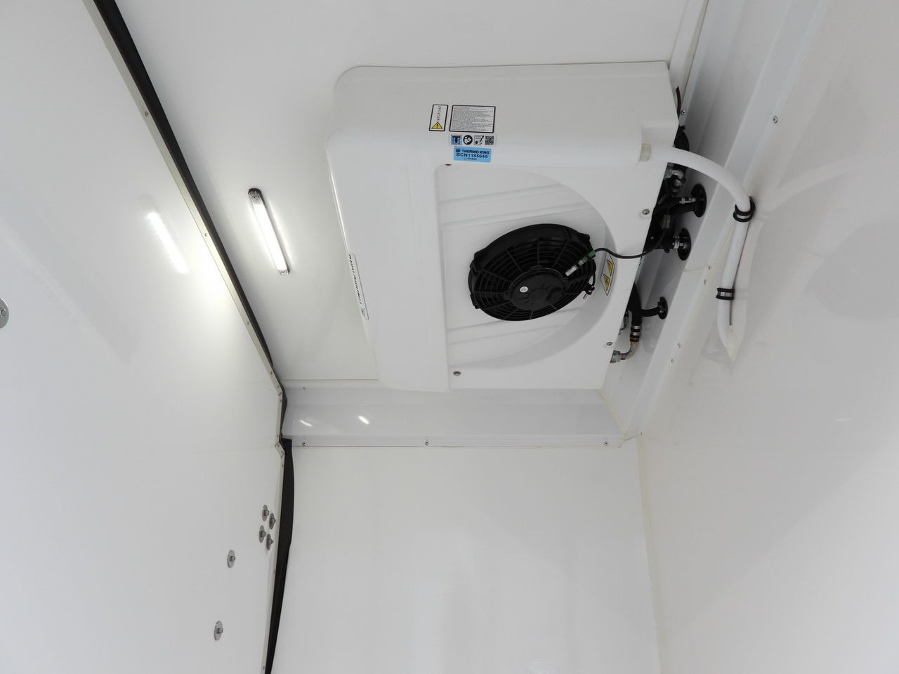 Carrinha frigorífica IVECO DAILY 35S14 REFRIGERATOR VAN 0*C POWER SUPPLY 230V NAVIGATION AUTOMATIC TRANSMISSION  AIR CONDITIONING  140HP: foto 25