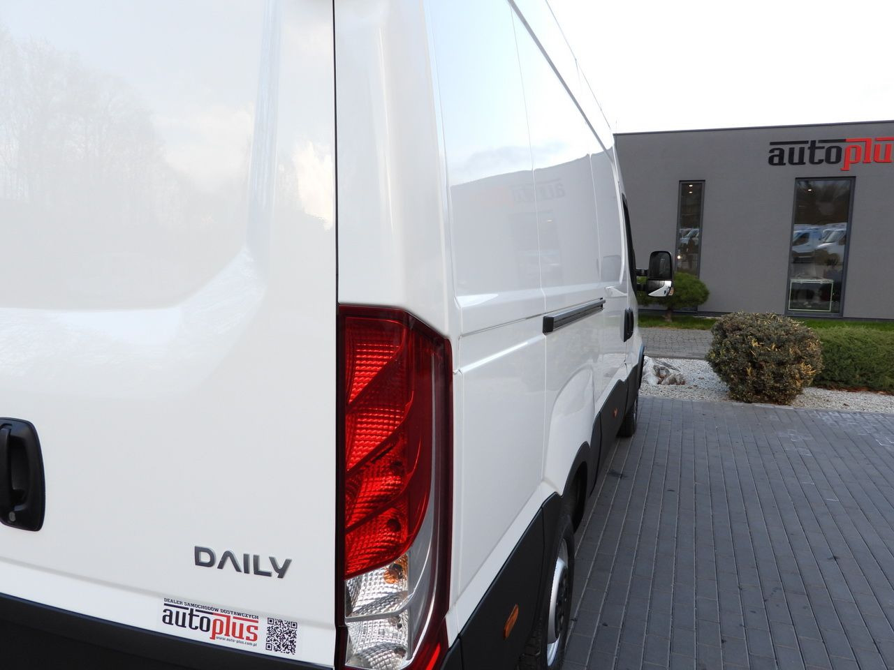 Carrinha frigorífica IVECO DAILY 35S14 REFRIGERATOR VAN 0*C POWER SUPPLY 230V NAVIGATION AUTOMATIC TRANSMISSION  AIR CONDITIONING  140HP: foto 21