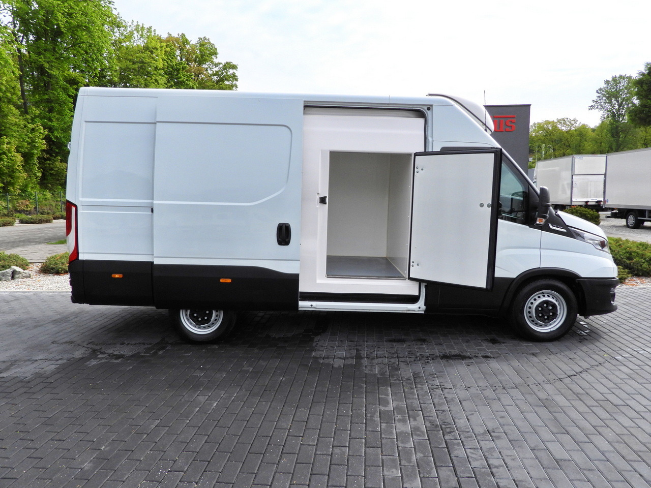 Locação de IVECO DAILY 35S14 REFRIGERATOR VAN -10*C POWER SUPPLY 230V CRUISE CONTROL AUTOMATIC TRANSMISSION HI-MATIC AIR CONDITIONING  140HP IVECO DAILY 35S14 REFRIGERATOR VAN -10*C POWER SUPPLY 230V CRUISE CONTROL AUTOMATIC TRANSMISSION HI-MATIC AIR CONDITIONING  140HP: foto 8