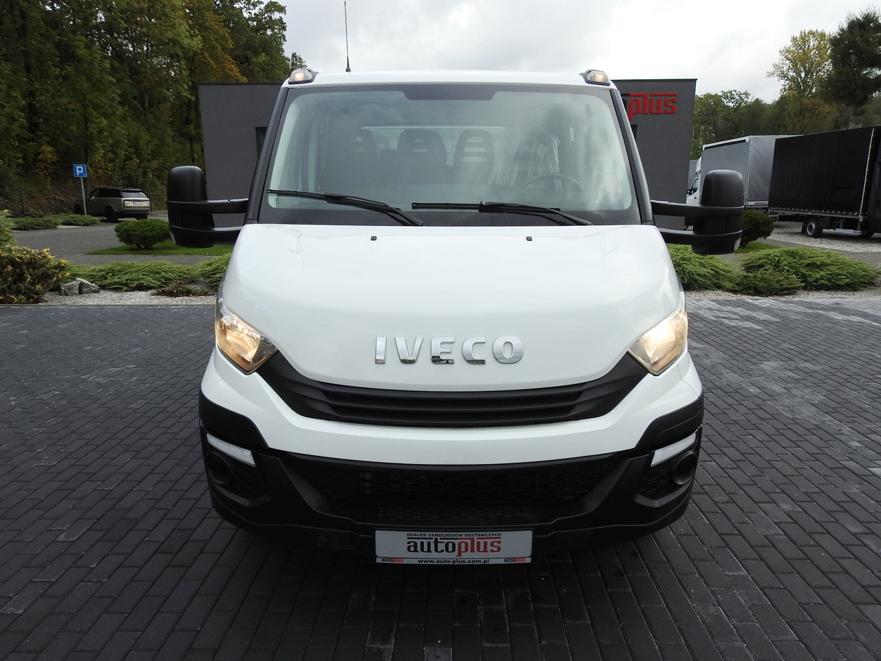 IVECO DAILY 35S15 STAKE BODY DOUBLE CABIN DOKA 7 SEATS AIR CONDITIONING 150HP - Furgão caixa aberta: foto 5 IVECO DAILY 35S15 STAKE BODY DOUBLE CABIN DOKA 7 SEATS AIR CONDITIONING 150HP - Furgão caixa aberta: foto 5