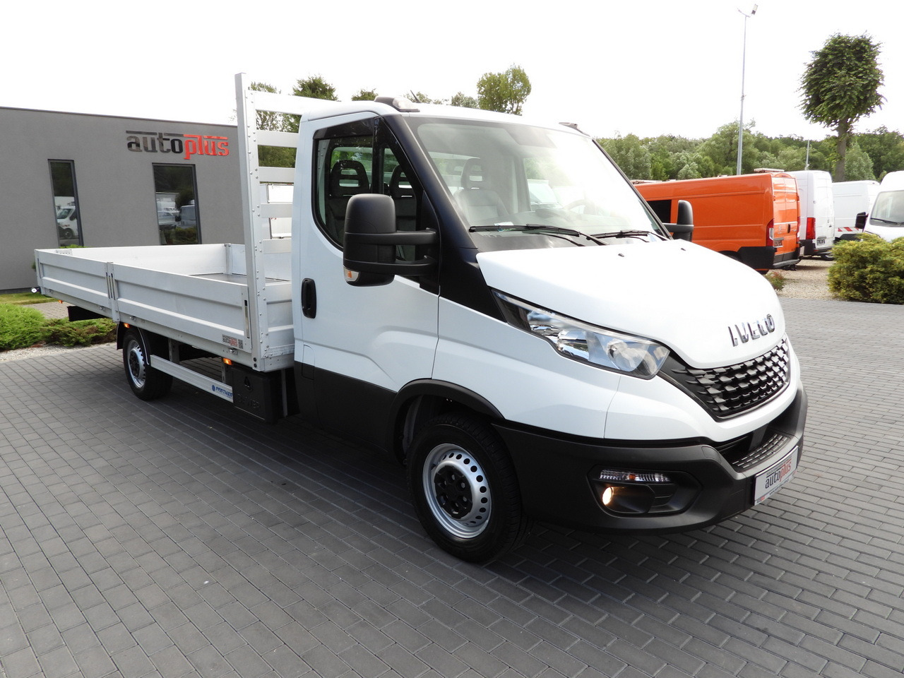 IVECO DAILY 35S16 STAKE BODY 10 PALLETS CRUISE CONTROL AIR CONDITIONING 160HP - Furgão caixa aberta: foto 4 IVECO DAILY 35S16 STAKE BODY 10 PALLETS CRUISE CONTROL AIR CONDITIONING 160HP - Furgão caixa aberta: foto 4