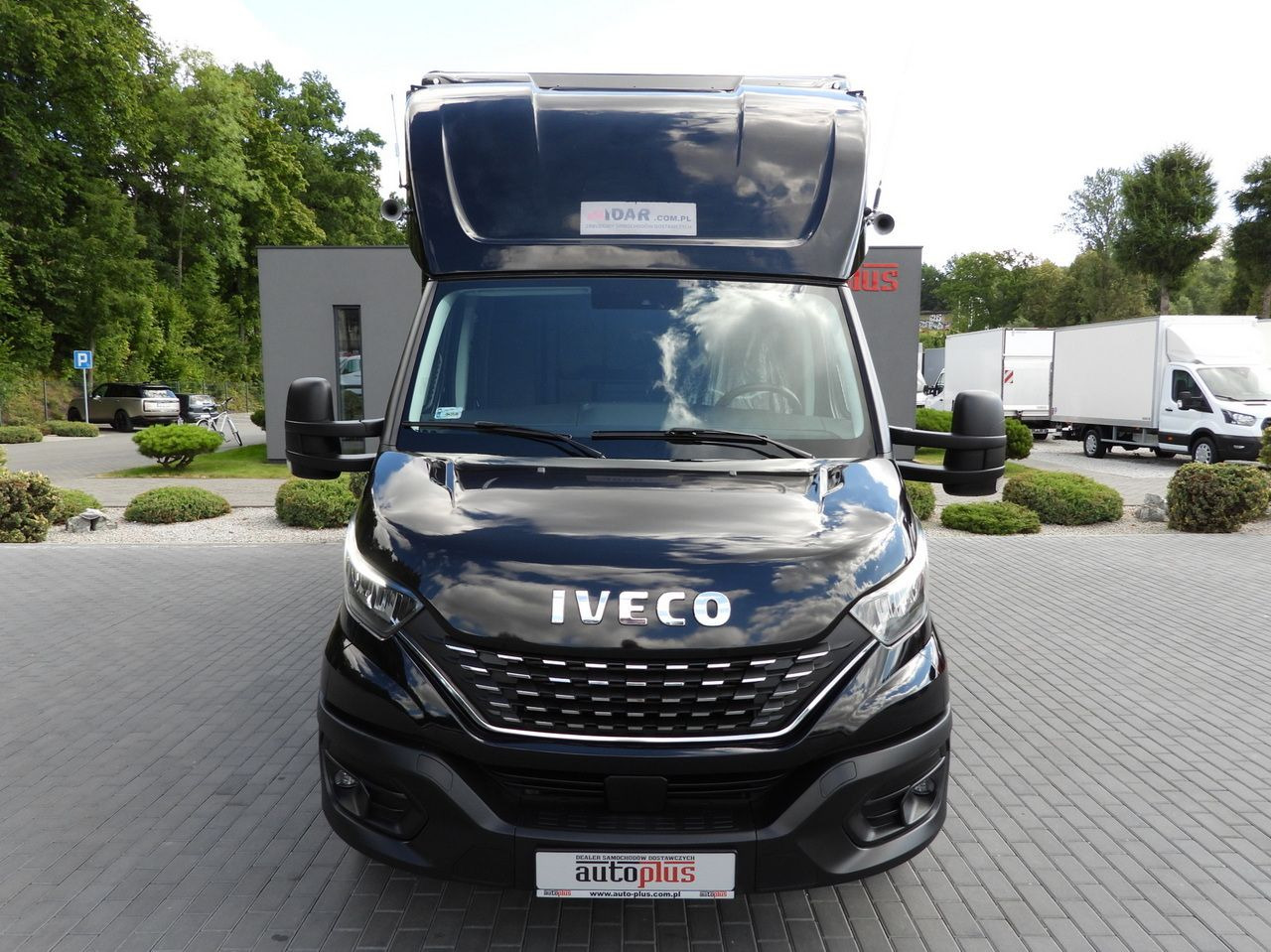 IVECO DAILY 35S18 BOX LIFT 8 PALLETS WEBASTO CRUISE CONTROL NAVIGATION LED LIGHTS PNEUMATICS AIR CONDITIONING 180HP - Carrinha de contentor: foto 5 IVECO DAILY 35S18 BOX LIFT 8 PALLETS WEBASTO CRUISE CONTROL NAVIGATION LED LIGHTS PNEUMATICS AIR CONDITIONING 180HP - Carrinha de contentor: foto 5