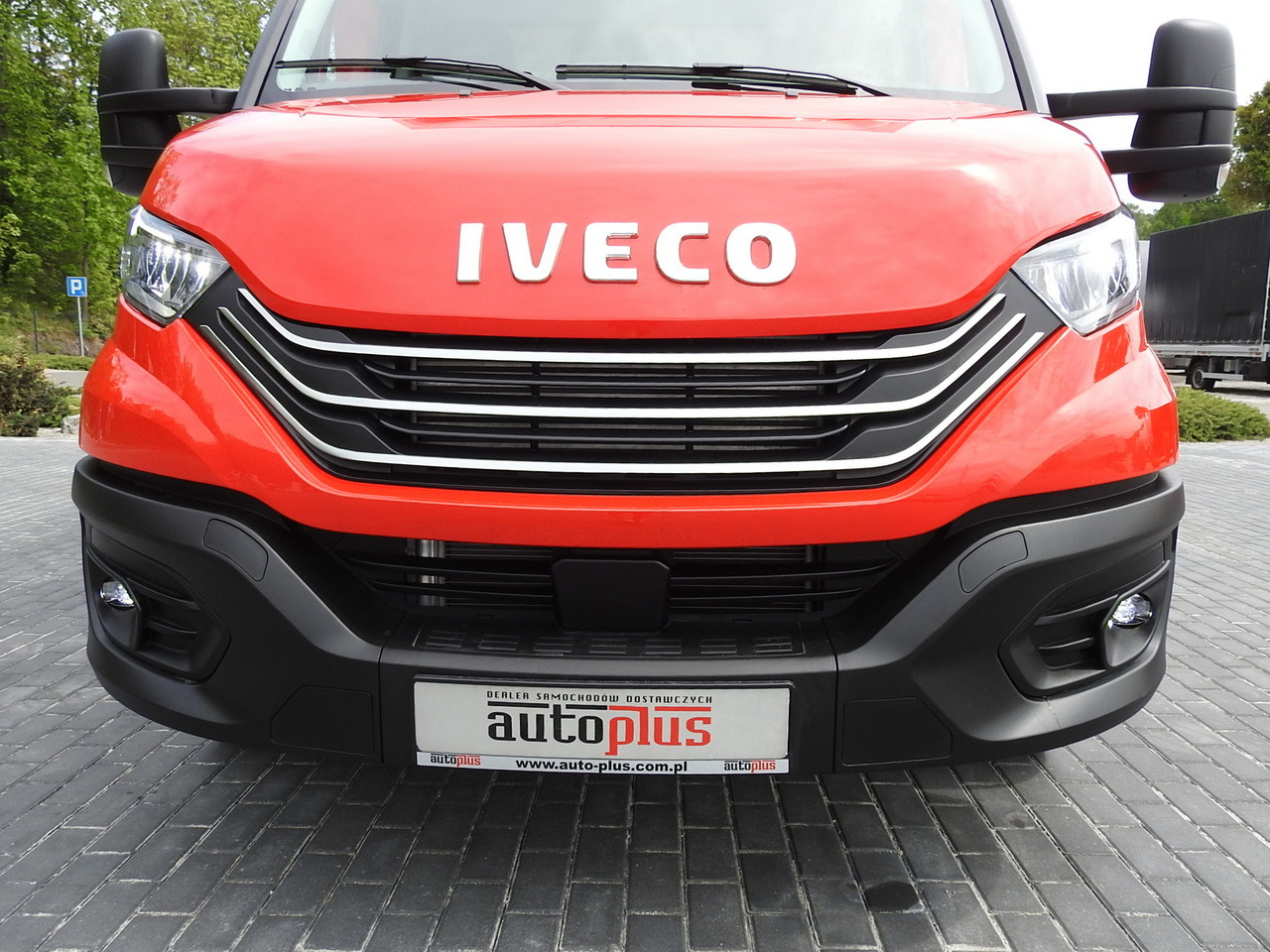 Carrinha de contentor nuevo IVECO DAILY 35S18 NEW BOX 10 PALLETS CRUISE CONTROL NAVIGATION AIR CONDITIONING LED LIGHTS GUARANTEE  180HP: foto 15