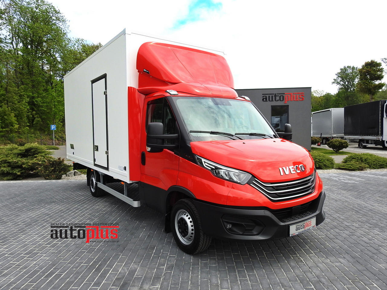 IVECO DAILY 35S18 NEW BOX 10 PALLETS CRUISE CONTROL NAVIGATION AIR CONDITIONING LED LIGHTS GUARANTEE 180HP - Carrinha de contentor: foto 1 IVECO DAILY 35S18 NEW BOX 10 PALLETS CRUISE CONTROL NAVIGATION AIR CONDITIONING LED LIGHTS GUARANTEE 180HP - Carrinha de contentor: foto 1