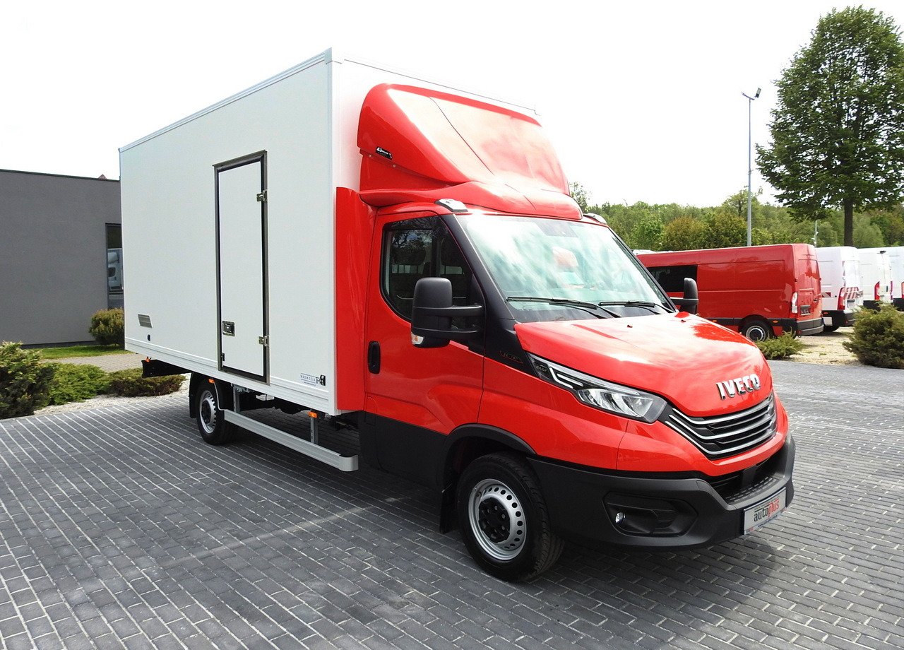 IVECO DAILY 35S18 NEW BOX 10 PALLETS CRUISE CONTROL NAVIGATION AIR CONDITIONING LED LIGHTS GUARANTEE 180HP - Carrinha de contentor: foto 4 IVECO DAILY 35S18 NEW BOX 10 PALLETS CRUISE CONTROL NAVIGATION AIR CONDITIONING LED LIGHTS GUARANTEE 180HP - Carrinha de contentor: foto 4