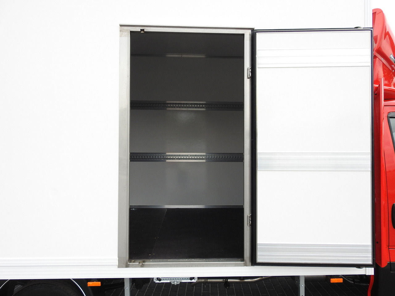 Carrinha de contentor nuevo IVECO DAILY 35S18 NEW BOX 10 PALLETS CRUISE CONTROL NAVIGATION AIR CONDITIONING LED LIGHTS GUARANTEE  180HP: foto 25