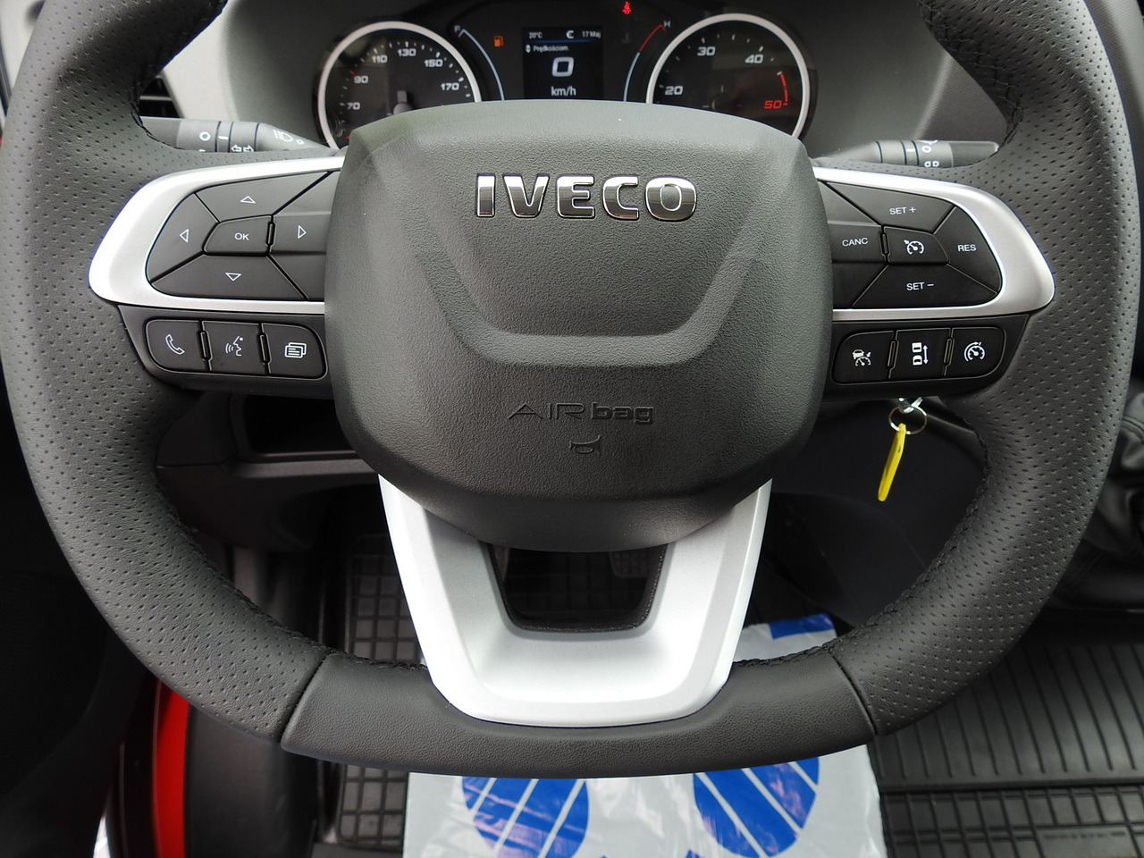 Carrinha de contentor nuevo IVECO DAILY 35S18 NEW BOX 10 PALLETS CRUISE CONTROL NAVIGATION AIR CONDITIONING LED LIGHTS GUARANTEE  180HP: foto 33