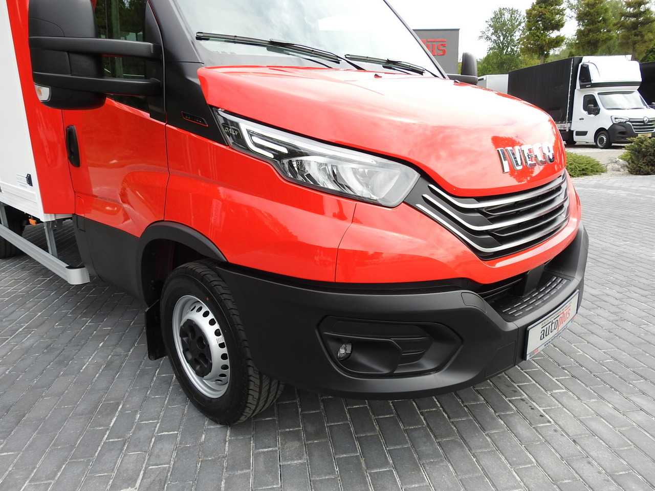 Carrinha de contentor nuevo IVECO DAILY 35S18 NEW BOX 10 PALLETS CRUISE CONTROL NAVIGATION AIR CONDITIONING LED LIGHTS GUARANTEE  180HP: foto 19