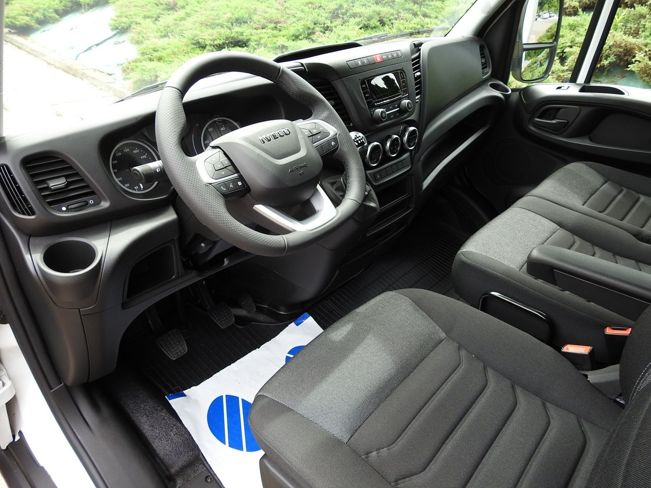 IVECO DAILY 35S18 NEW TARPAULIN WEBASTO CRUISE CONTROL AIR CONDITIONING 180HP - Furgão de toldo: foto 2 IVECO DAILY 35S18 NEW TARPAULIN WEBASTO CRUISE CONTROL AIR CONDITIONING 180HP - Furgão de toldo: foto 2