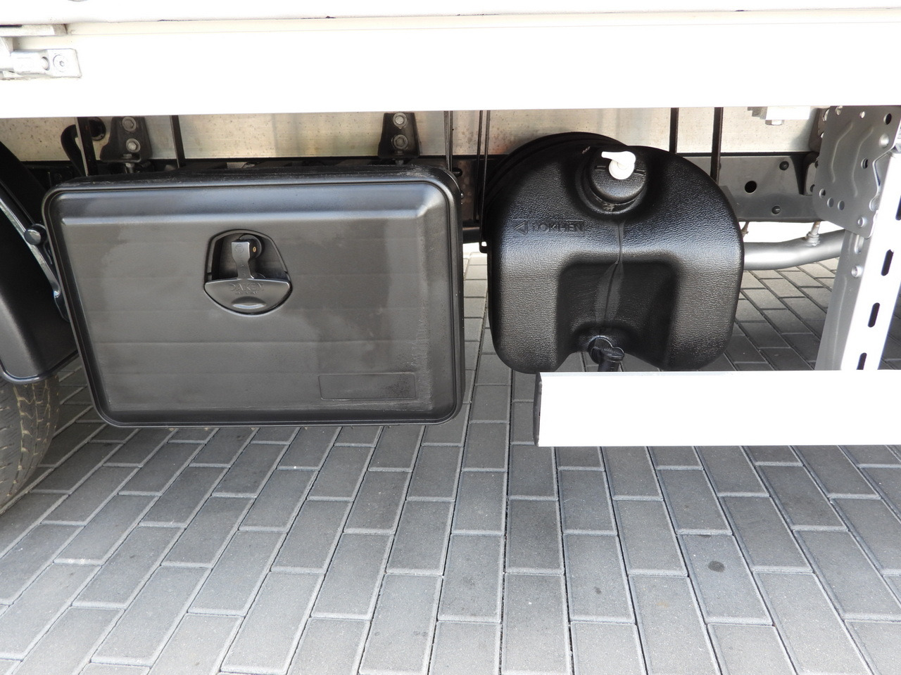 Locação de IVECO DAILY 35S18 TARPAULIN 10 PALLETS CRUISE CONTROL LED LIGHTS AIR CONDITIONING  180HP IVECO DAILY 35S18 TARPAULIN 10 PALLETS CRUISE CONTROL LED LIGHTS AIR CONDITIONING  180HP: foto 25