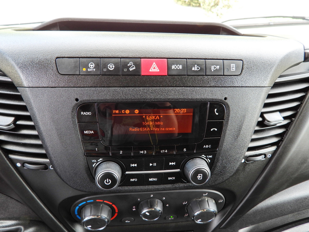 Locação de IVECO DAILY 35S18 TARPAULIN 10 PALLETS CRUISE CONTROL LED LIGHTS AIR CONDITIONING  180HP IVECO DAILY 35S18 TARPAULIN 10 PALLETS CRUISE CONTROL LED LIGHTS AIR CONDITIONING  180HP: foto 37