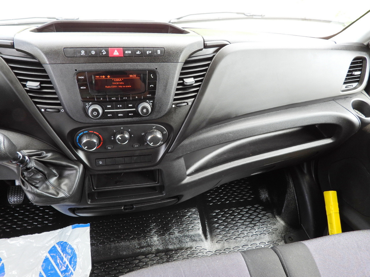 Locação de IVECO DAILY 35S18 TARPAULIN 10 PALLETS CRUISE CONTROL LED LIGHTS AIR CONDITIONING  180HP IVECO DAILY 35S18 TARPAULIN 10 PALLETS CRUISE CONTROL LED LIGHTS AIR CONDITIONING  180HP: foto 35