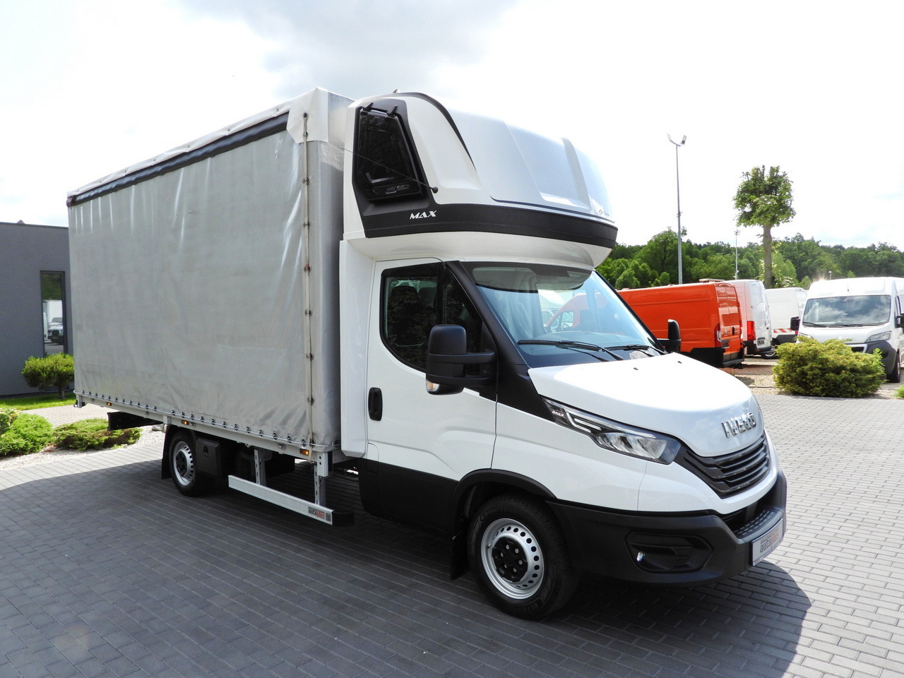 IVECO DAILY 35S18 TARPAULIN 10 PALLETS CRUISE CONTROL LED LIGHTS AIR CONDITIONING 180HP - Furgão de toldo: foto 4 IVECO DAILY 35S18 TARPAULIN 10 PALLETS CRUISE CONTROL LED LIGHTS AIR CONDITIONING 180HP - Furgão de toldo: foto 4
