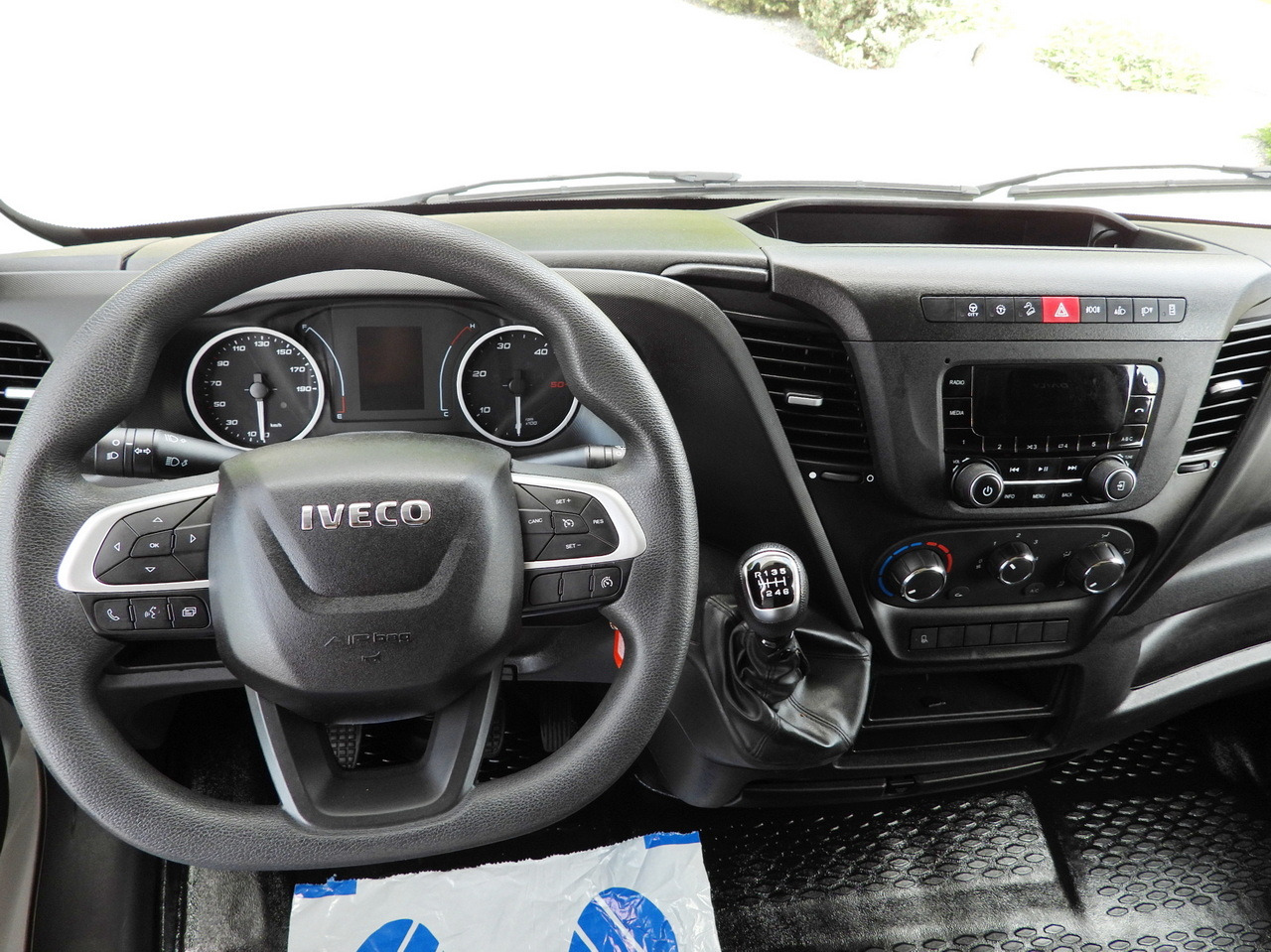 Locação de IVECO DAILY 35S18 TARPAULIN 10 PALLETS CRUISE CONTROL LED LIGHTS AIR CONDITIONING  180HP IVECO DAILY 35S18 TARPAULIN 10 PALLETS CRUISE CONTROL LED LIGHTS AIR CONDITIONING  180HP: foto 30