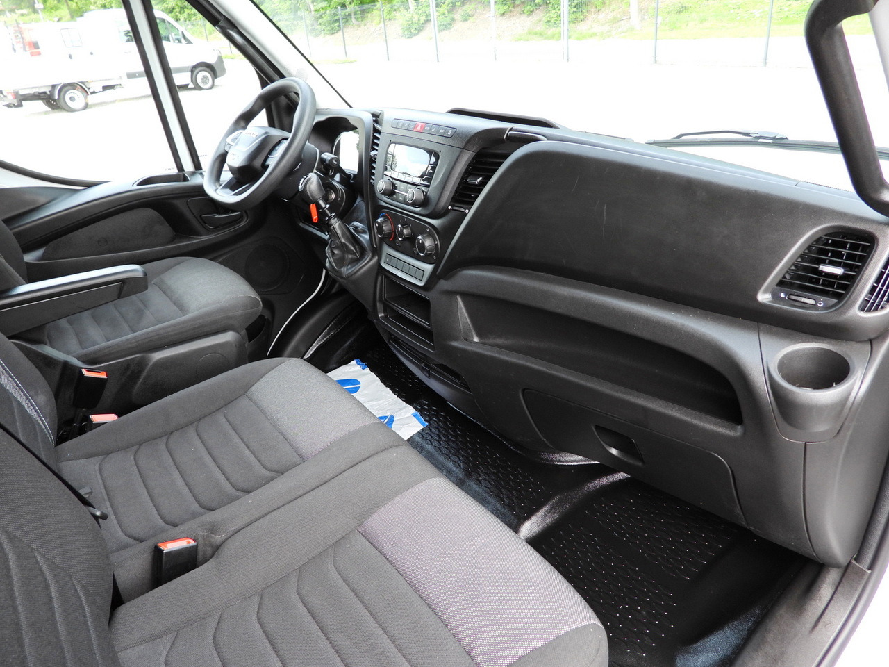 Locação de IVECO DAILY 35S18 TARPAULIN 10 PALLETS CRUISE CONTROL LED LIGHTS AIR CONDITIONING  180HP IVECO DAILY 35S18 TARPAULIN 10 PALLETS CRUISE CONTROL LED LIGHTS AIR CONDITIONING  180HP: foto 41