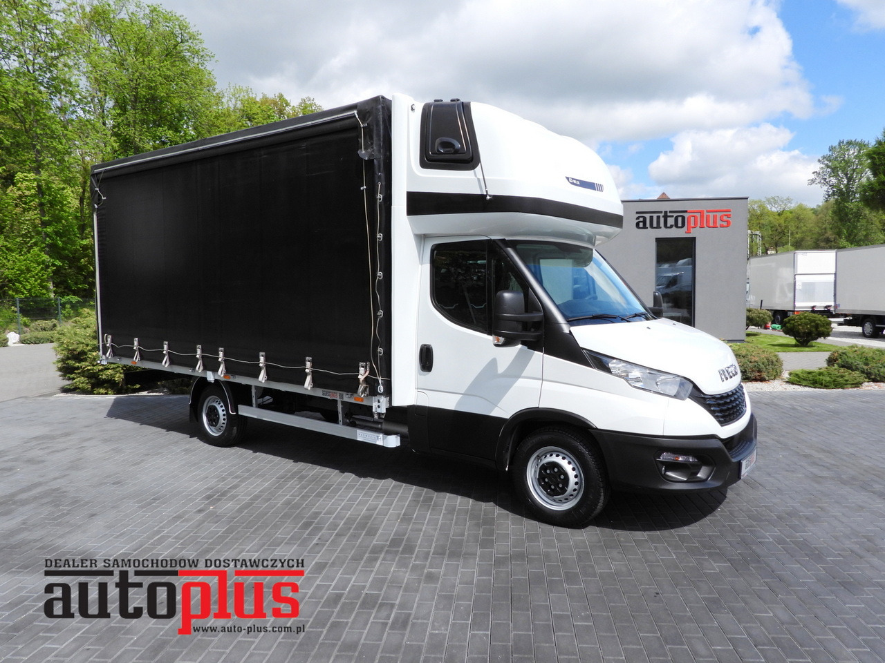 IVECO DAILY 35S18 TARPAULIN 10 PALLETS WEBASTO CRUISE CONTROL AIR CONDITIONING 180HP - Furgão de toldo: foto 1 IVECO DAILY 35S18 TARPAULIN 10 PALLETS WEBASTO CRUISE CONTROL AIR CONDITIONING 180HP - Furgão de toldo: foto 1