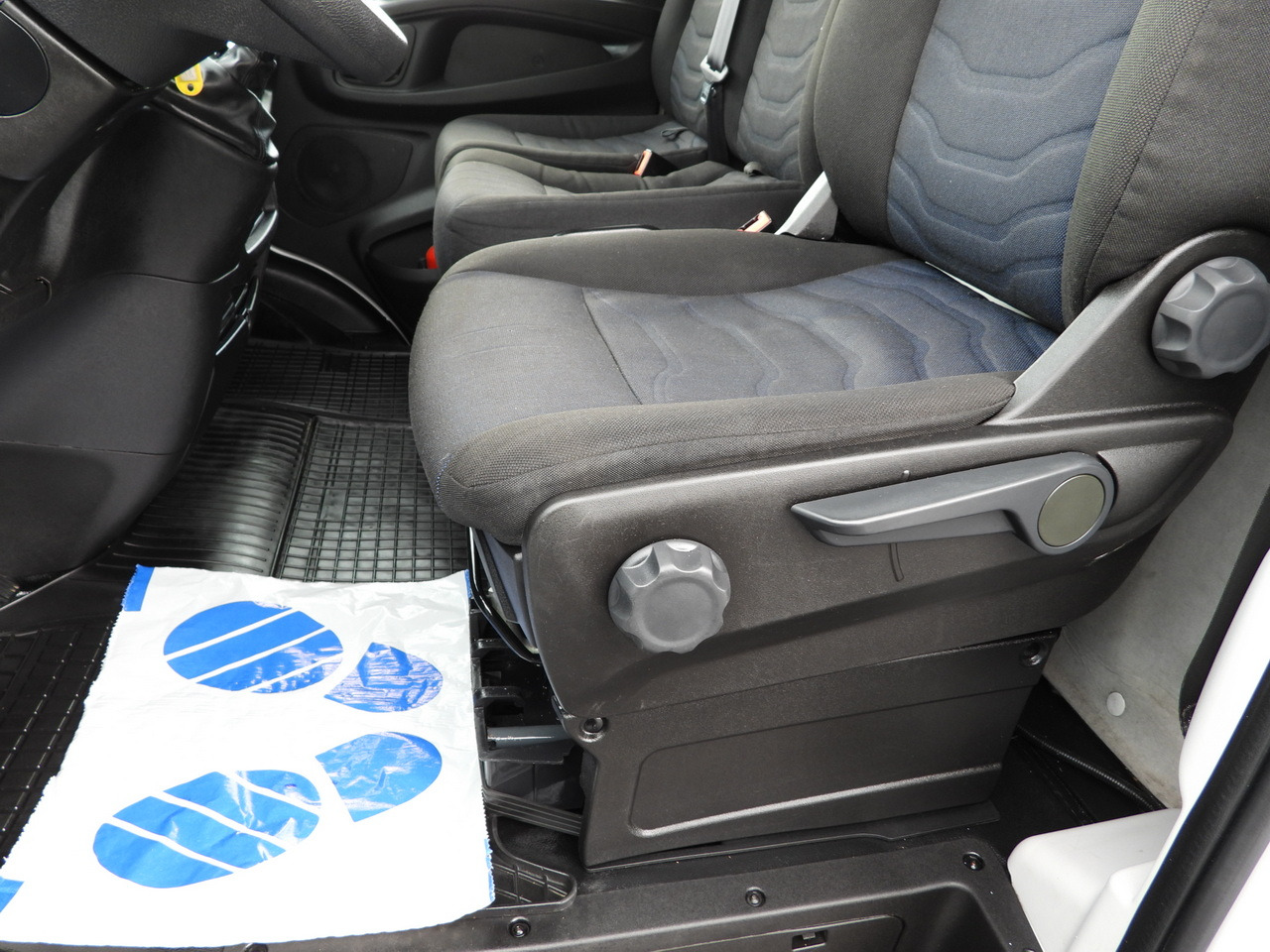 Locação de IVECO DAILY  35S18 TARPAULIN 10 PALLETS WEBASTO CRUISE CONTROL AIR CONDITIONING  180HP IVECO DAILY  35S18 TARPAULIN 10 PALLETS WEBASTO CRUISE CONTROL AIR CONDITIONING  180HP: foto 30