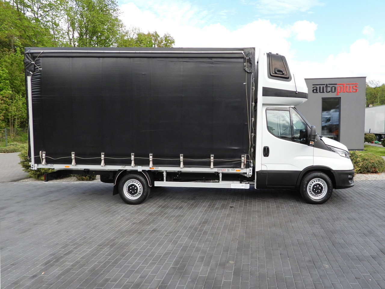 Locação de IVECO DAILY  35S18 TARPAULIN 10 PALLETS WEBASTO CRUISE CONTROL AIR CONDITIONING  180HP IVECO DAILY  35S18 TARPAULIN 10 PALLETS WEBASTO CRUISE CONTROL AIR CONDITIONING  180HP: foto 7