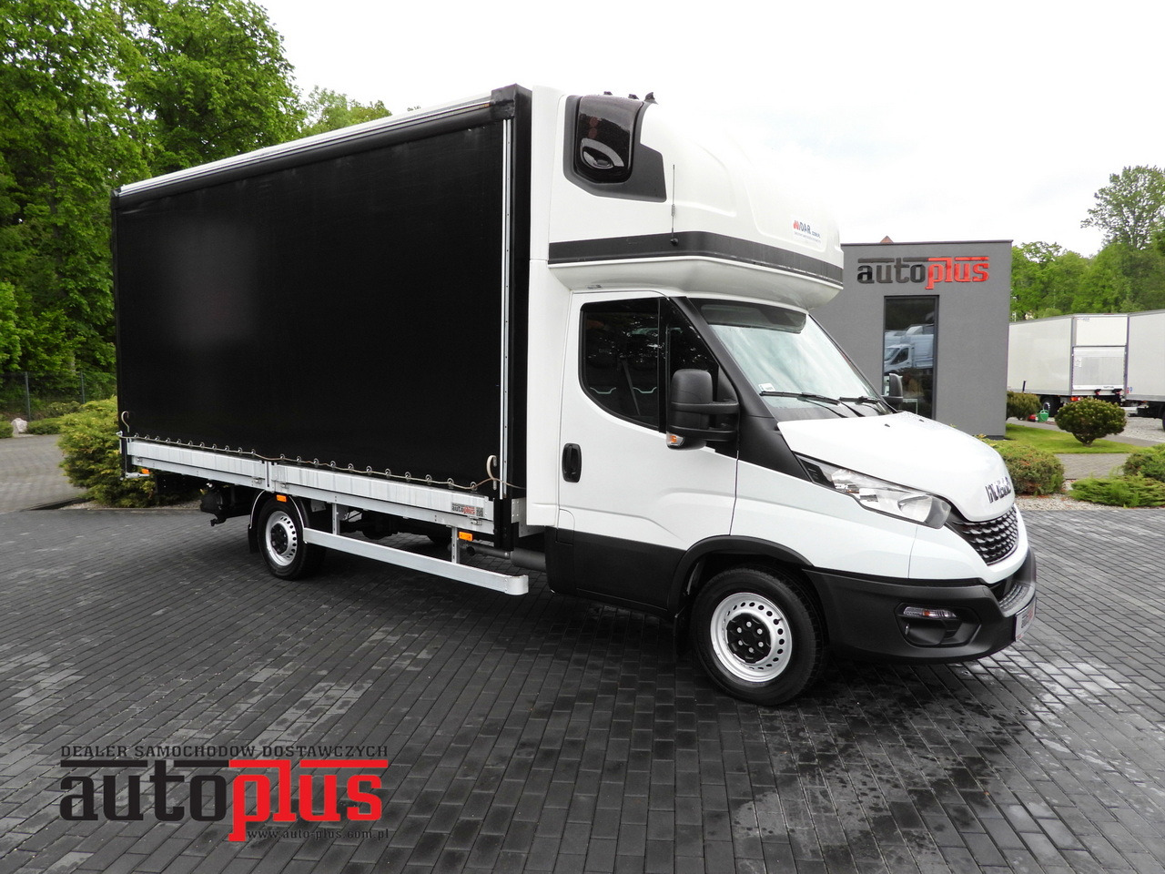IVECO DAILY 35S18 TARPAULIN 10 PALLETS WEBASTO CRUISE CONTROL AIR CONDITIONING 180HP - Furgão de toldo: foto 1 IVECO DAILY 35S18 TARPAULIN 10 PALLETS WEBASTO CRUISE CONTROL AIR CONDITIONING 180HP - Furgão de toldo: foto 1