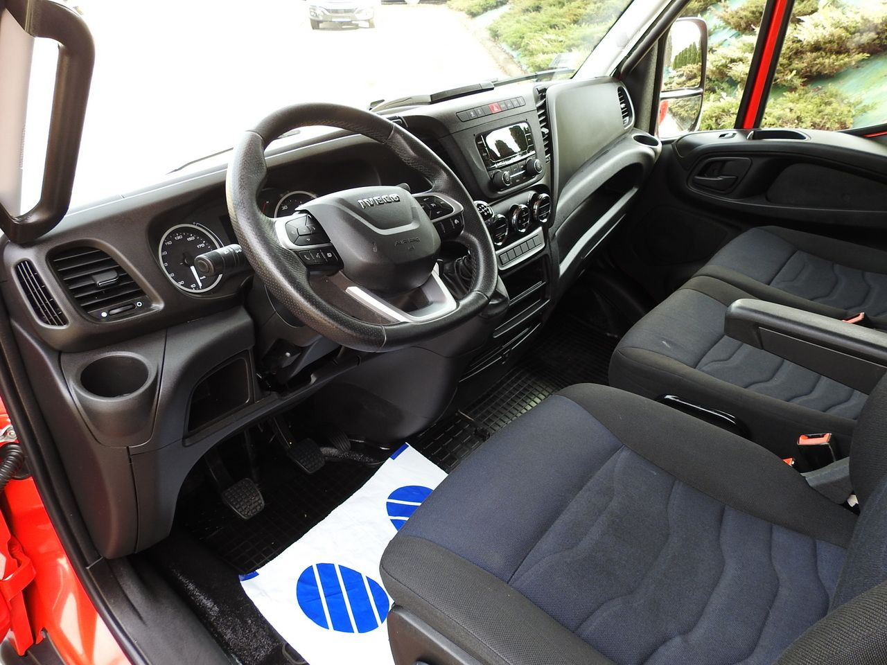 IVECO DAILY 35S18 TARPAULIN 10 PALLETS WEBASTO CRUISE CONTROL LED LIGHTS AIR CONDITIONING 180HP - Furgão de toldo: foto 2 IVECO DAILY 35S18 TARPAULIN 10 PALLETS WEBASTO CRUISE CONTROL LED LIGHTS AIR CONDITIONING 180HP - Furgão de toldo: foto 2