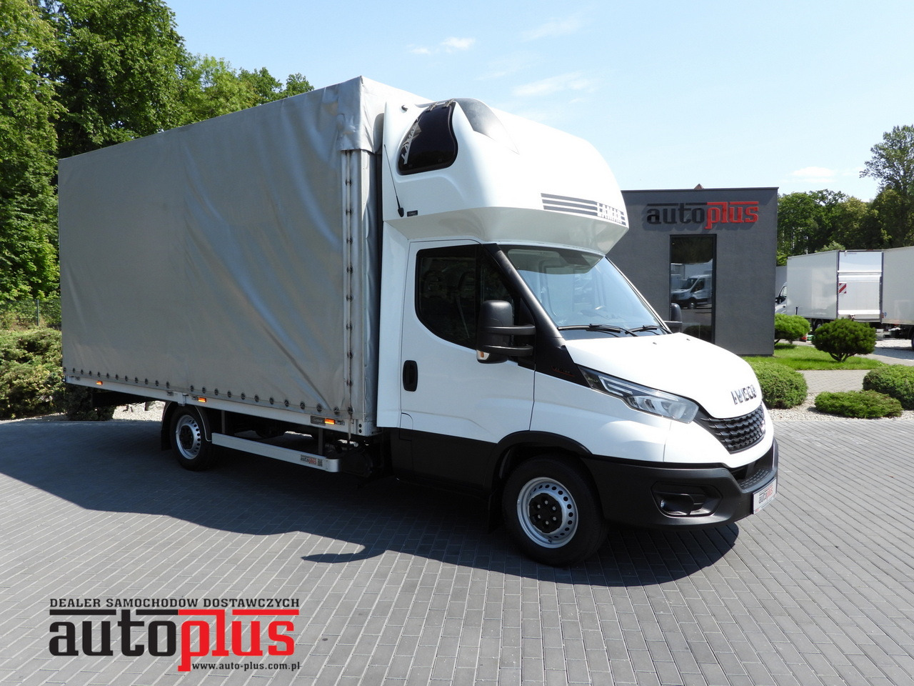 IVECO DAILY 35S18 TARPAULIN 10 PALLETS WEBASTO CRUISE CONTROL LED LIGHTS PNEUMATICS AIR CONDITIONING 180HP - Furgão de toldo: foto 1 IVECO DAILY 35S18 TARPAULIN 10 PALLETS WEBASTO CRUISE CONTROL LED LIGHTS PNEUMATICS AIR CONDITIONING 180HP - Furgão de toldo: foto 1