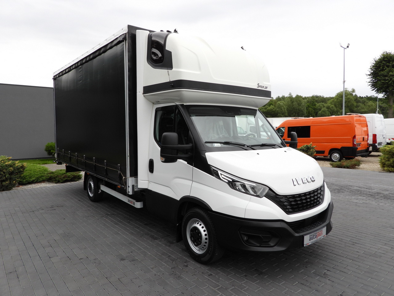 IVECO DAILY 35S18 TARPAULIN 10 PALLETS WEBASTO CRUISE CONTROL NAVIGATION LED LIGHTS AIR CONDITIONING 180HP - Furgão de toldo: foto 4 IVECO DAILY 35S18 TARPAULIN 10 PALLETS WEBASTO CRUISE CONTROL NAVIGATION LED LIGHTS AIR CONDITIONING 180HP - Furgão de toldo: foto 4